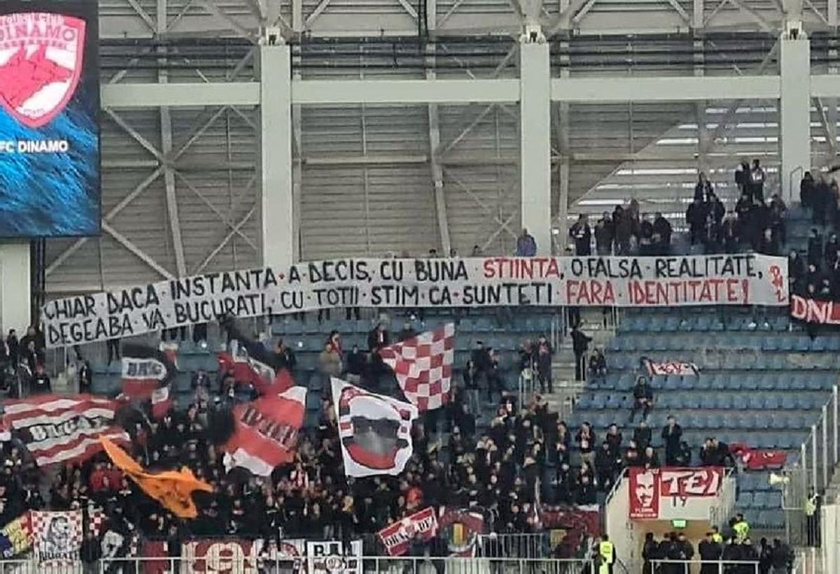 GALERIE FOTO CS Universitatea - Dinamo, rivalitate cu cuțitele pe masă! mesaje dure ale galeriilor
