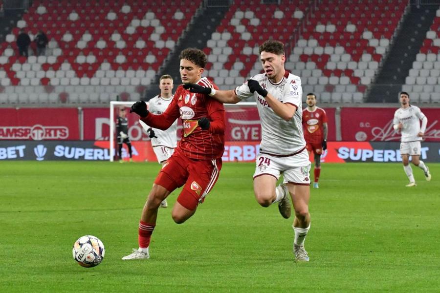 Omar El Sawy (stânga) Ore decisive pentru aducerea lui Omar El Sawy de la Rapid