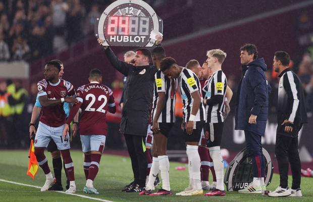 Dan Șucu transferă din Premier League! A doua mutare la Genoa în 48 de ore