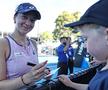 Eva Lys semnând autografe după calificarea în „optimi” la Australian Open Foto: Imago