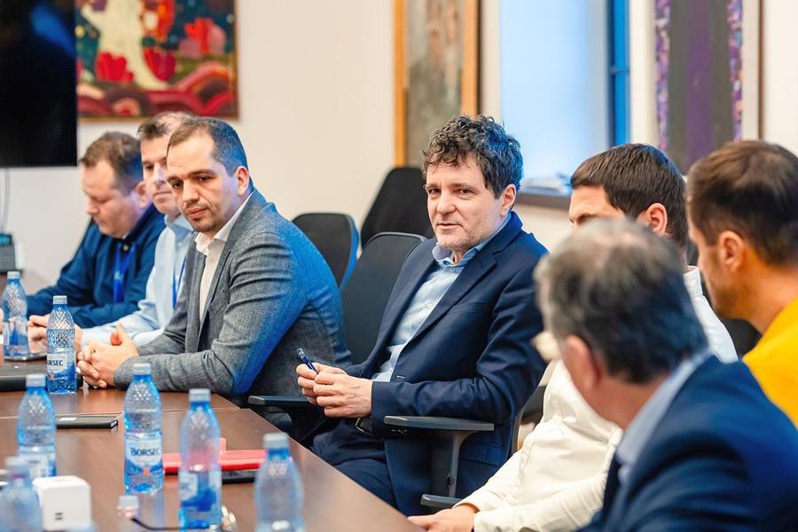 sursă foto: Facebook @ Nicușor Dan „Elemente structurale necesită intervenții! Niciodată nu a avut o mentenanță pe construcție” » Nicușor Dan recunoaște dezastrul de la Arena Națională