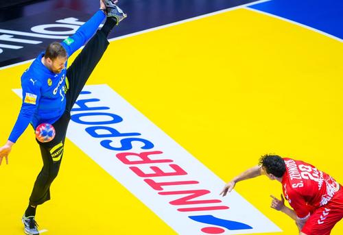 Germania a învins Elveția, scor 31-29, și conduce grupa A de la Campionatul Mondial de handbal feminin. Portarul Andreas Wolff (33 de ani) a fost cel mai bun jucător al meciului, cu 20 de intervenții.