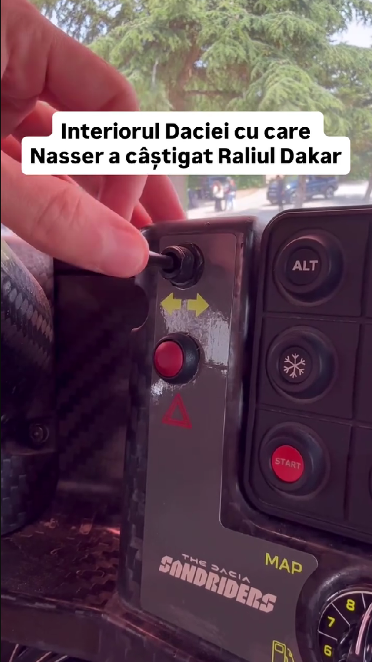 Cum arată interiorul Daciei care a scris istorie la Dakar