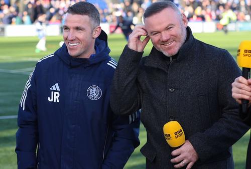 Wayne Rooney mizează pe urechea dreaptă. Cu stânga nu mai aude / Foto: Imago