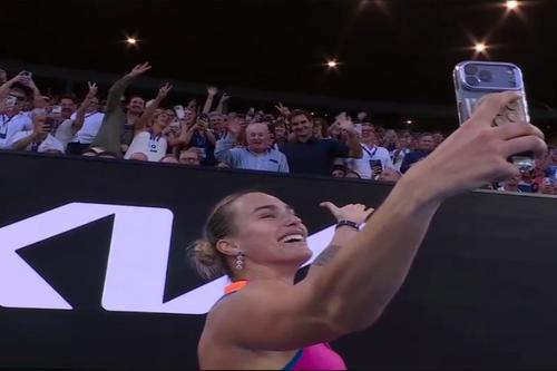 Sabalenka, moment inedit cu Rod Lever și Roger Federer / foto: X @TheTennisLetter