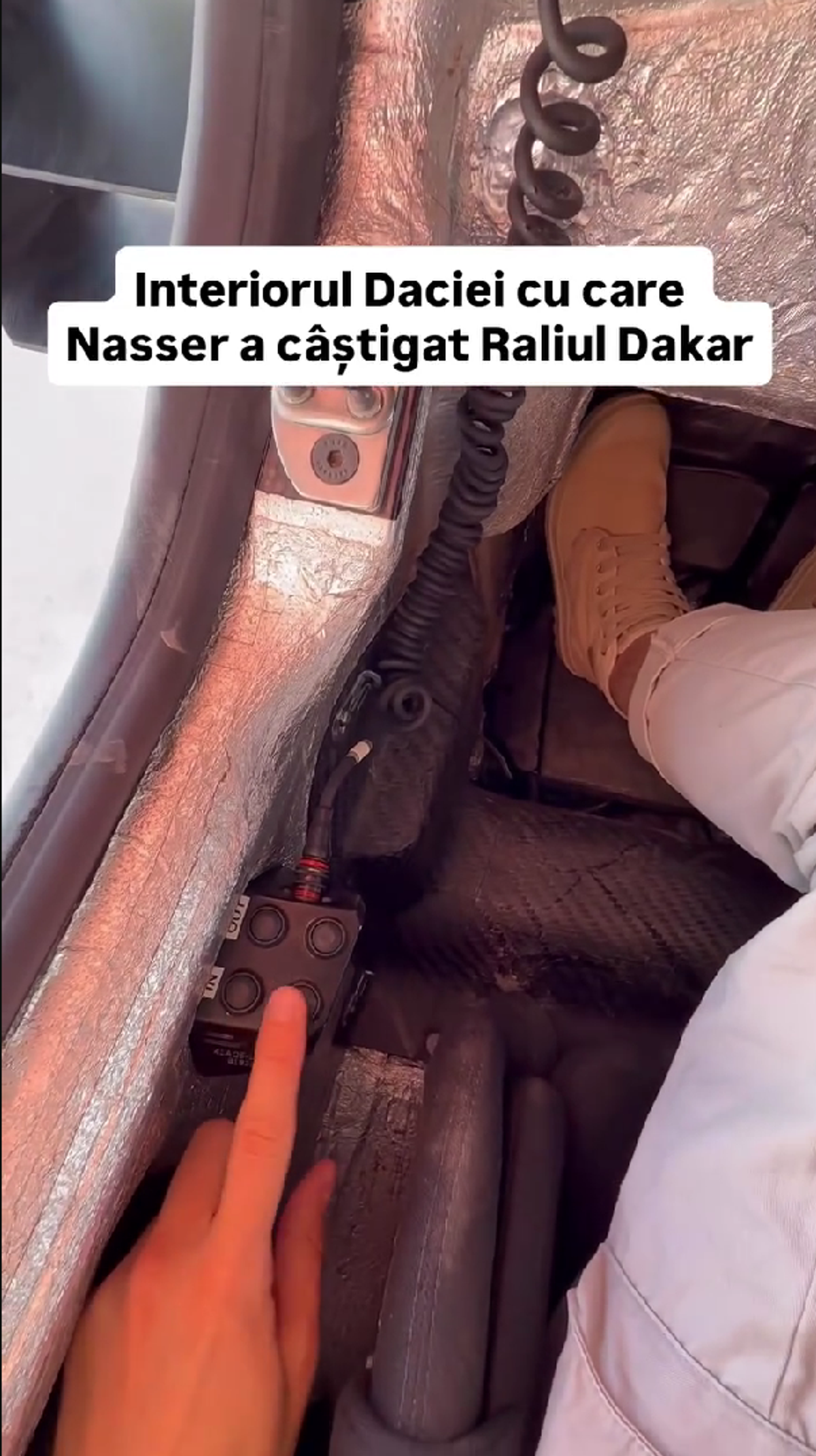 Cum arată interiorul Daciei care a scris istorie la Dakar