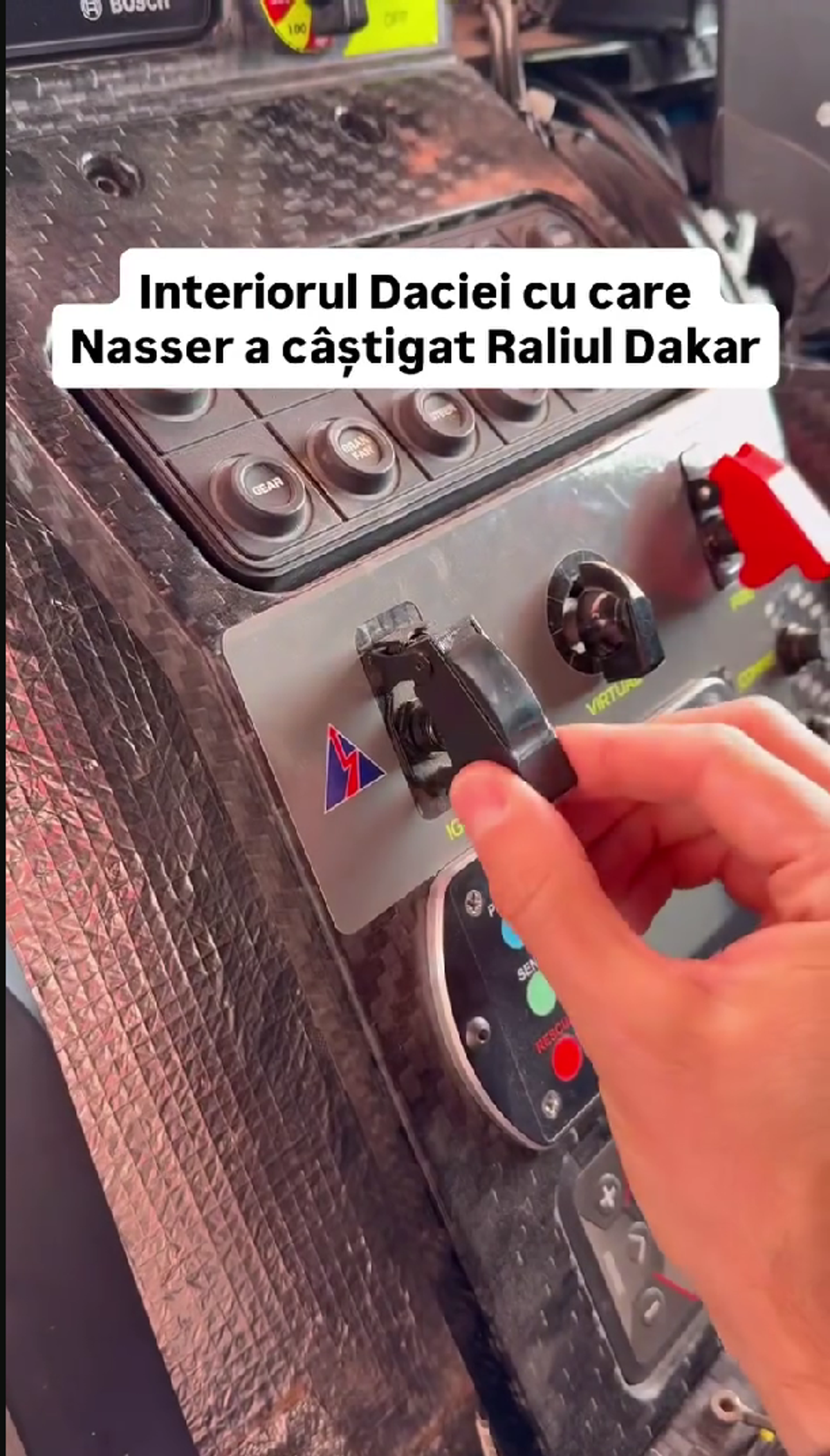 Cum arată interiorul Daciei care a scris istorie la Dakar