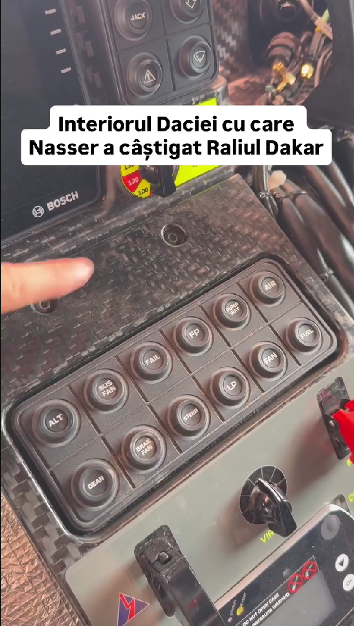 Cum arată interiorul Daciei care a scris istorie la Dakar