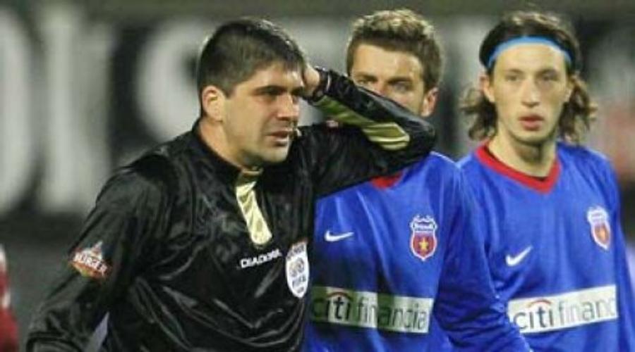 Alexandru Deaconu și-a atras apelativul „arbitrul-brichetă” după meciul scandalos din 2008 Atac total la adresa lui Vassaras: „Mi-a schimbat delegările la opt meciuri dintr-o etapă. Nu sunt o marionetă!” + Dezvăluiri despre Deaconu: „A promovat numai peste gard”