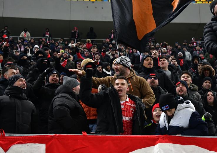 Cătălin Cîrjan, căpitanul lui Dinamo, în peluză pe finalul partidei cu U Cluj. Foto: Cristi Preda (GSP)