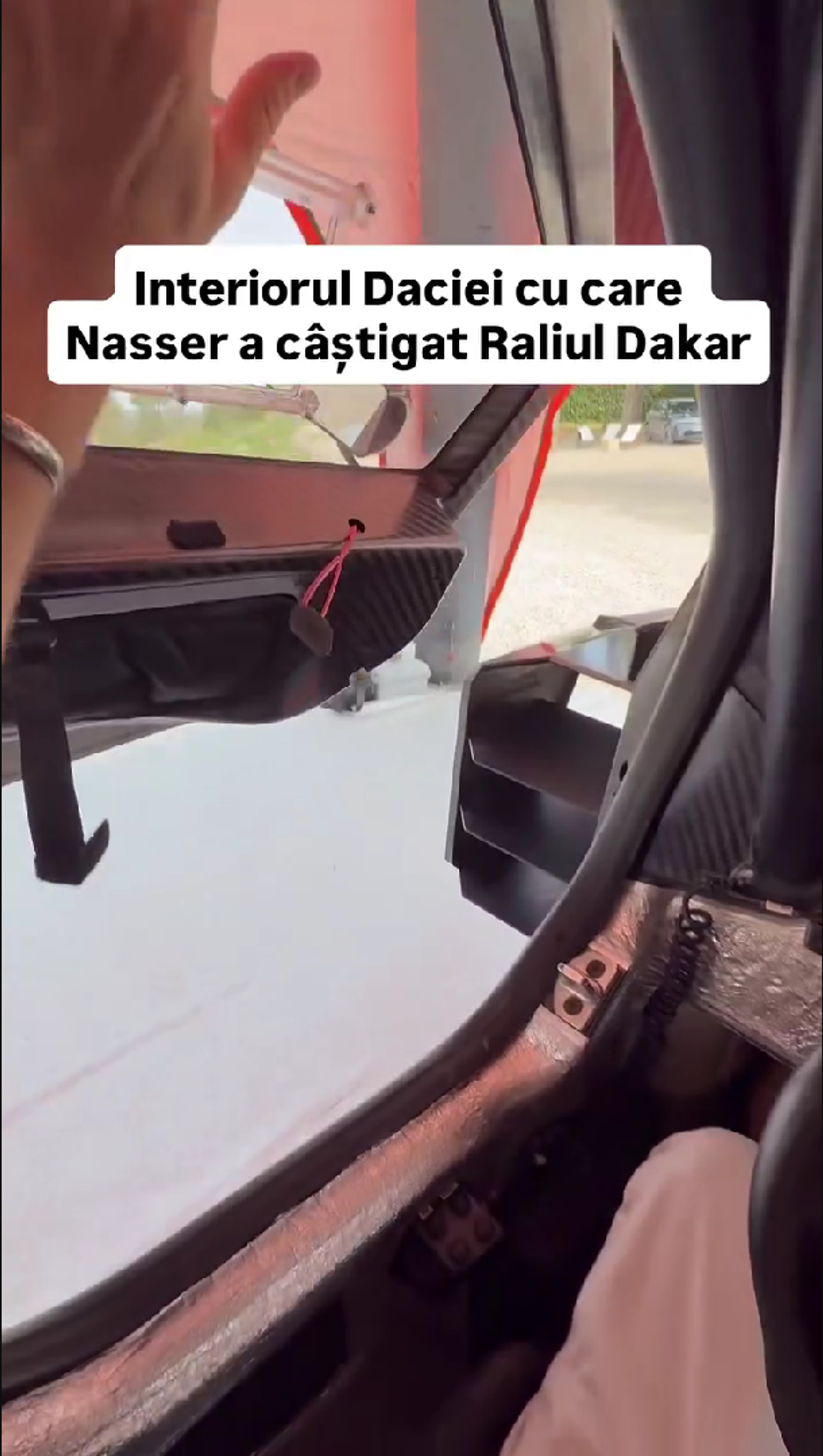 Cum arată interiorul Daciei care a scris istorie la Dakar