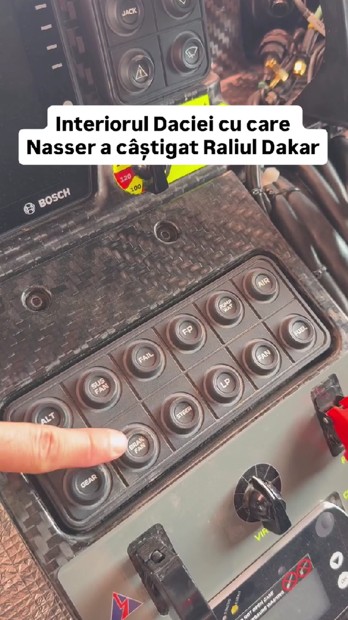 Cum arată interiorul Daciei care a scris istorie la Dakar