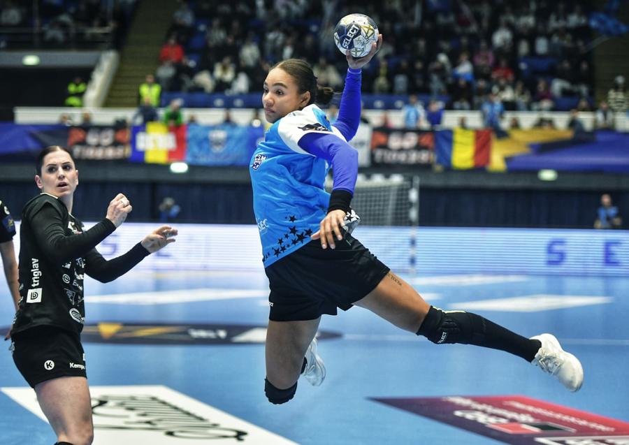 Elizabeth Omoregie/ Foto: Cristi Preda (GSP) Elizabeth Omoregie s-a îmbrăcat în tricoul naționalei favorite de la Mondial! O are alături pe iubita handbalistă
