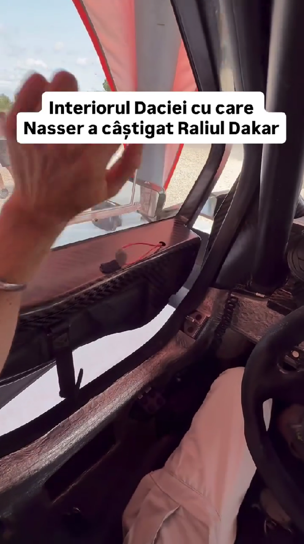 Cum arată interiorul Daciei care a scris istorie la Dakar