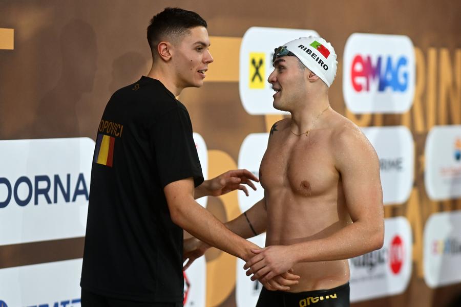 David Popovici și Diogo Ribeiro la Otopeni FOTO Cristi Preda Portughezul Diogo Ribeiro, una dintre vedetele invitate la „Sprint with the Stars”, are o poveste teribilă de viață: și-a pierdut tatăl la patru ani, iar un accident de motocicletă i-a pus cariera în pericol