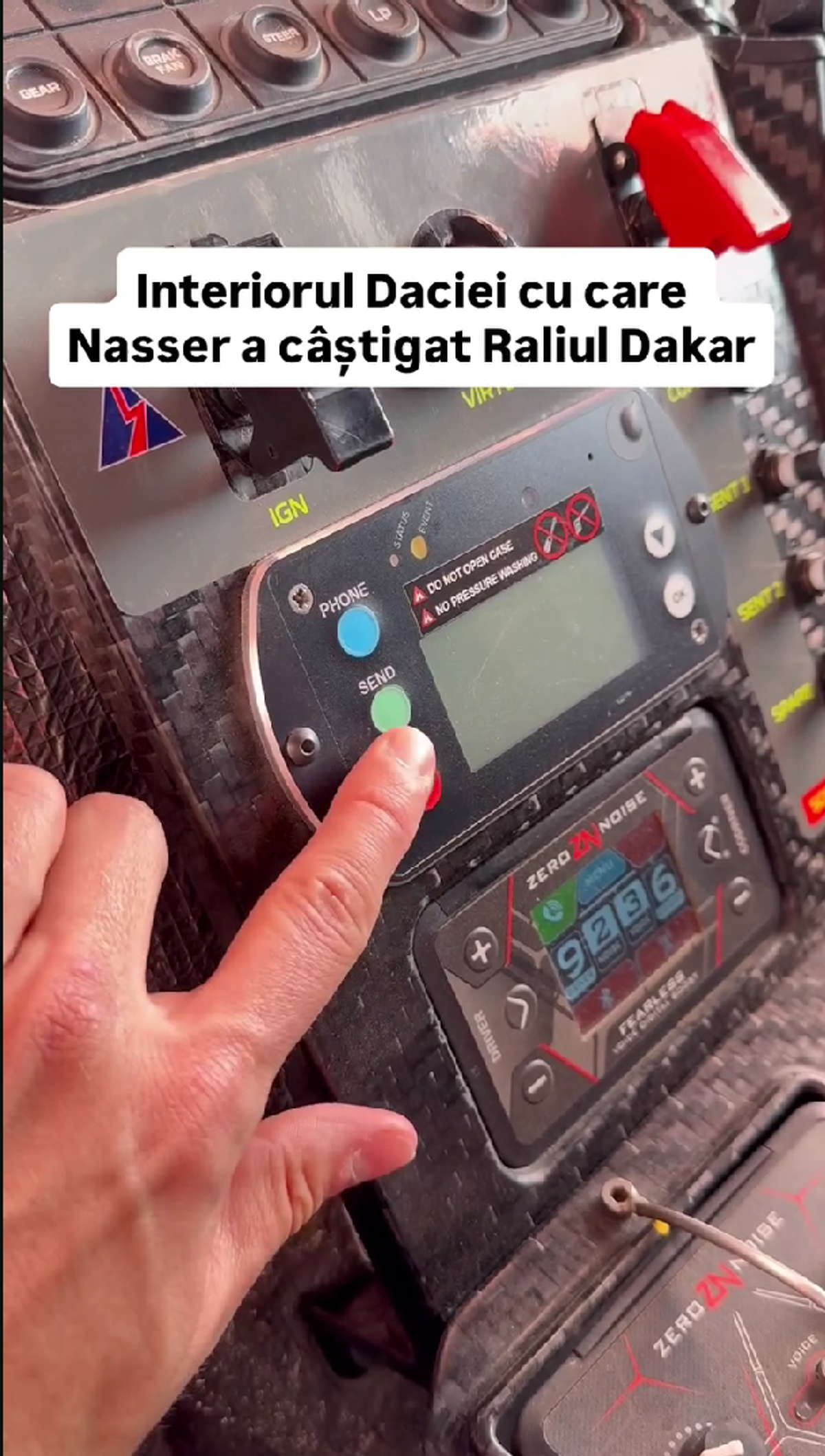 Cum arată interiorul Daciei care a scris istorie la Dakar