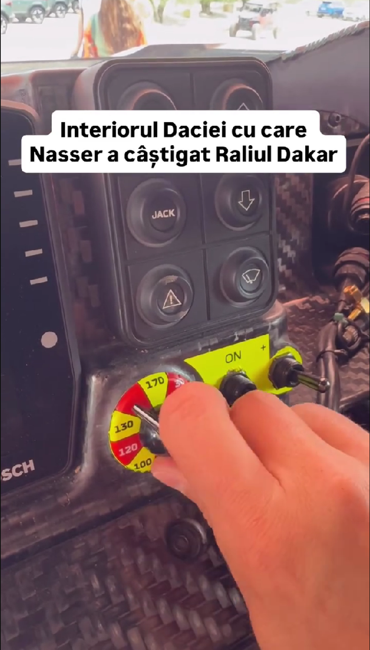 Cum arată interiorul Daciei care a scris istorie la Dakar