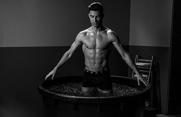 JUVENTUS // Cristiano Ronaldo rupe netul! 1,5 milioane de like-uri în 30 de minute pentru imaginea din cadă