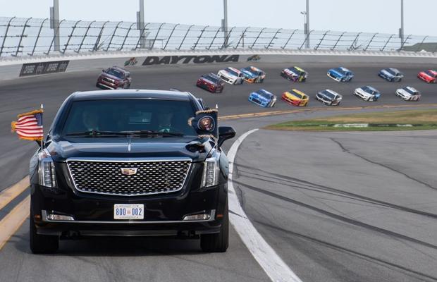 FOTO + VIDEO Donald Trump a dat o tură cu „The Beast” la NASCAR