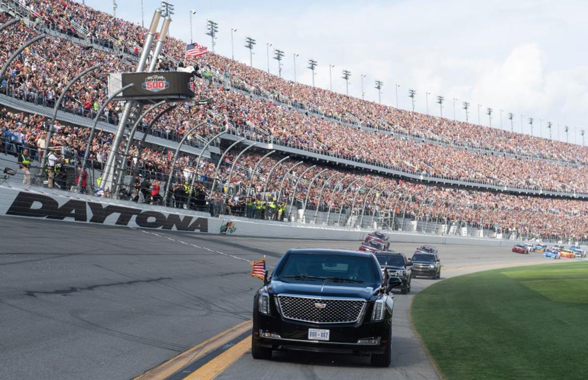 FOTO + VIDEO Donald Trump a dat o tură cu „The Beast” la NASCAR