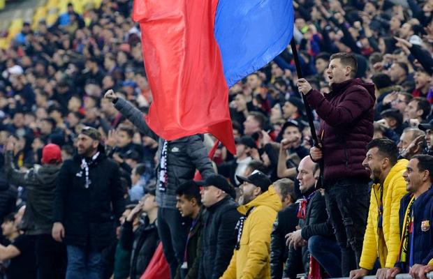DINAMO - FCSB 2-1 // Peluza Roș-Albastră acuză: „3 titulari au făcut figurație. Rușine!”