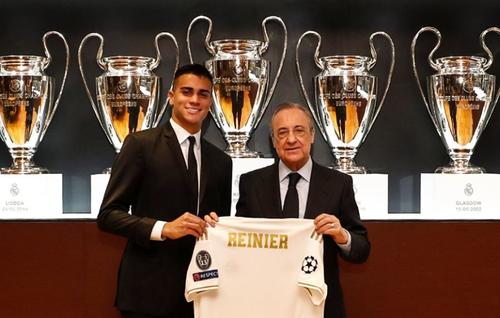 La prezentare, au asistat și Raúl (antrenorul lui Real Castilla, unde va începe Reinier), Butragueño, Solari și Arbeloa.