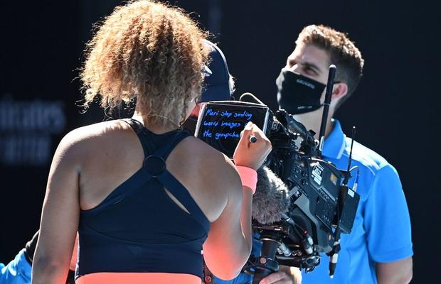 Hohote de râs la Australian Open! Ce mesaj a scris Naomi Osaka pe camera de filmat, după victoria cu Serena Williams