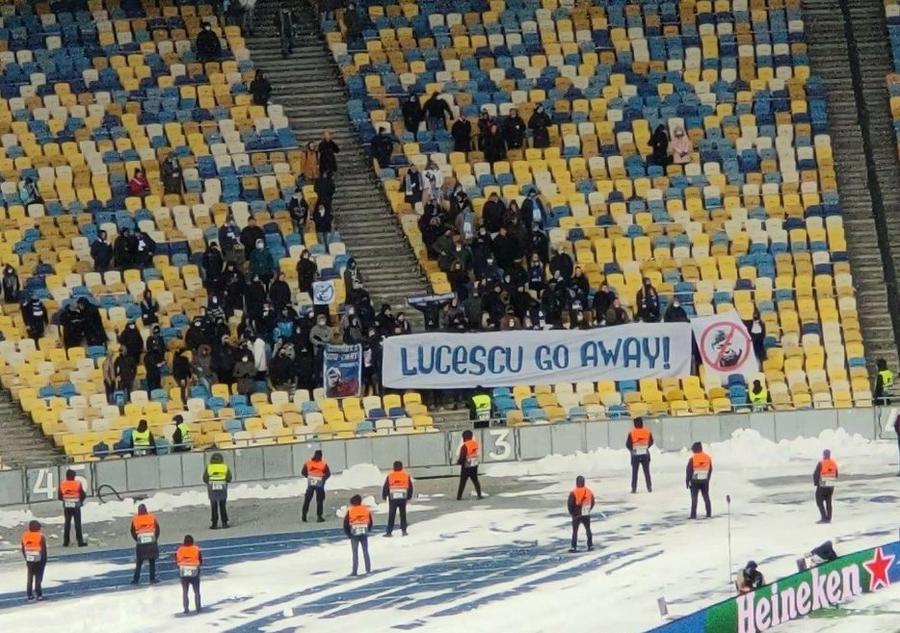 FOTO Mircea Lucescu și-a certat portarul chiar pe teren, după remiza cu Brugge, din Europa League! Fanii i-au cerut din nou să plece