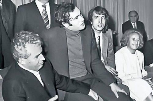 Rică Răducanu, fostul portar de la Rapid, Sportul sau Steaua, ajuns la 74 de ani și-a spus toate secretele într-o ediție eveniment, moderată de Ovidiu Ioanițoaia.