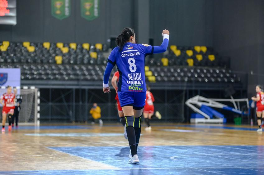 CSM București a câștigat clar derby-ul cu SCM Rm. Vâlcea, din runda cu numărul 10 a „Ligii Florilor”, scor 27-22.