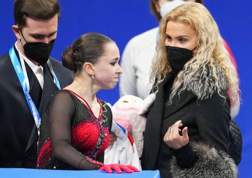 Kamila Valieva a fost întâmpinată cu răceală de Eteri Tutberidze, foto: Imago