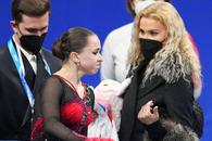 „E un tratament înfricoșător” » Cu ce cuvinte a întâmpinat-o antrenoarea Rusiei pe Kamila Valieva, venită în lacrimi după ratarea medaliei olimpice