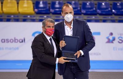 Dinamo dă lovitura! Noul manager e un jucător care a scris istorie la Barcelona
