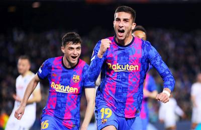 Situație bizară în Barcelona - Napoli » A purtat un tricou diferit față de coechipieri
