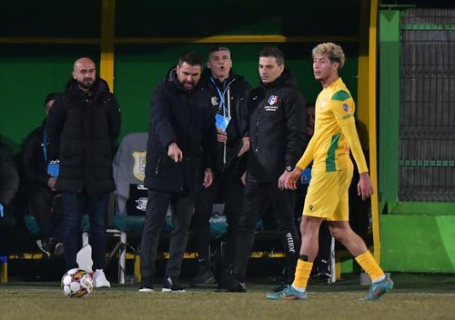 Rapid a remizat vineri, scor 0-0, pe terenul lui CS Mioveni. Oficialii giuleșteni au emis un comunicat în care contestă arbitrajul brigăzii conduse de Horațiu Feșnic.