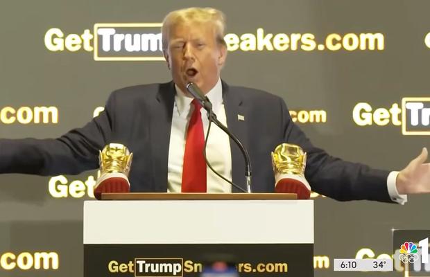 Donald Trump a lansat o linie de încălţăminte » Cât costă pantofii sport aurii