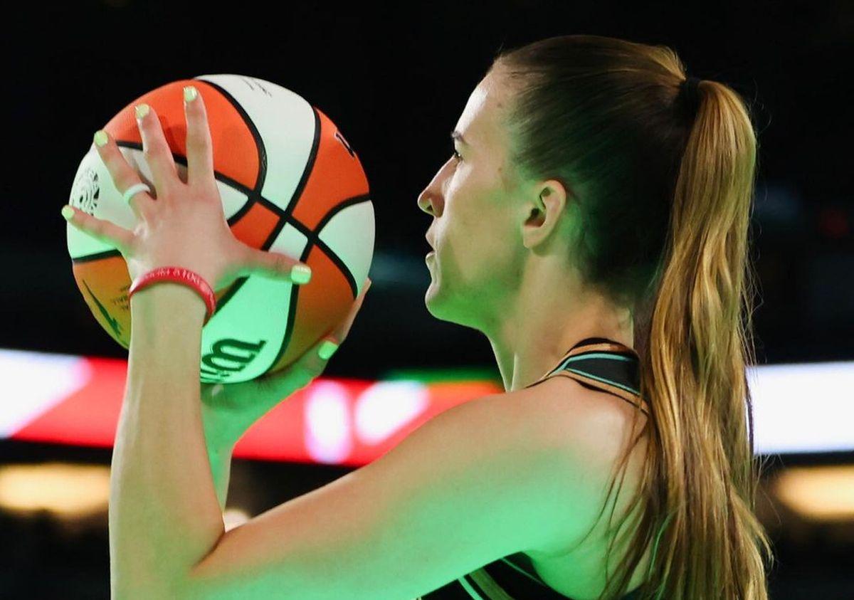 Sabrina Ionescu l-a înfruntat pe Steph Curry la All Star Game! Ce s-a întâmplat la duelul istoric