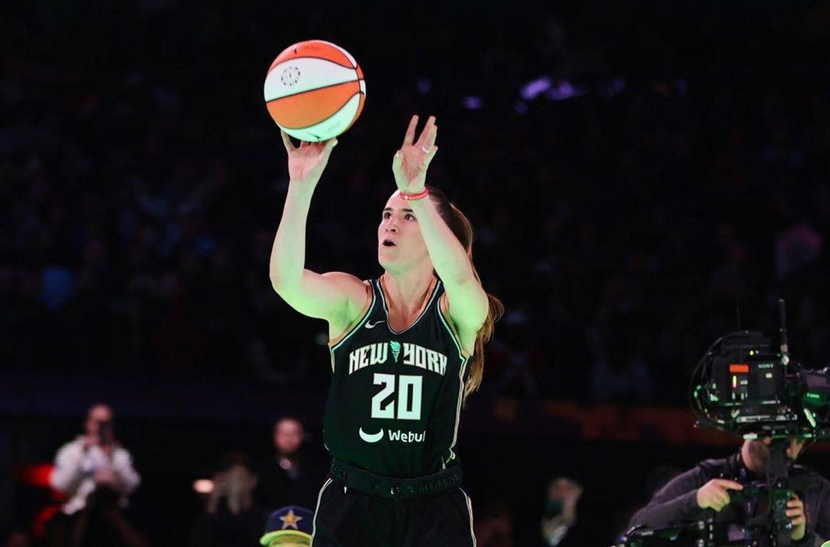 Sabrina Ionescu l-a înfruntat pe Steph Curry la All Star Game! Ce s-a întâmplat la duelul istoric