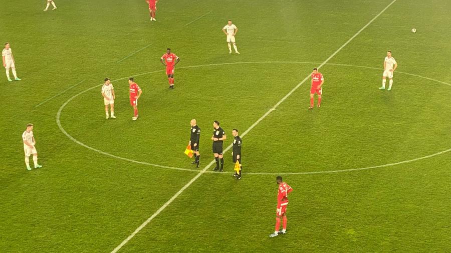 Ce nu s-a văzut la TV la Dinamo - Oțelul 3-1: surprins în ofsaid la „oficială” de fotoreporterul GSP