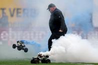 Teroarea „teleghidatelor” cu fumigene. Alt meci înterupt în 2. Bundesliga