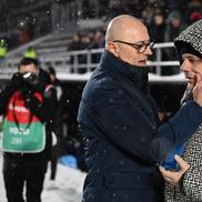 Leo Grozavu și Marius Șumudică înaintea fluierului de start al meciului Rapid - FC Botoșani. Foto: Eduard Vînătoru, GSP