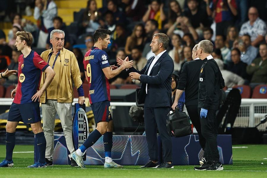 Robert Lewandowski și Hansi Flick / Foto: Imago Răsturnare de situație: Flick îl ține pe Lewandowski! » Condiția pentru a-și prelungi contractul cu Barcelona