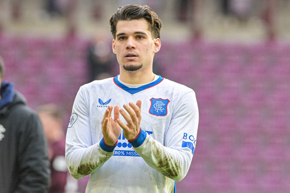 „Sunt hotărâți” » Anunț major privind viitorul lui Ianis Hagi și critici din Regat: „Dispare din joc, parcă își lasă echipa în 10”