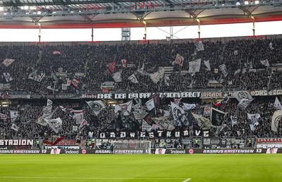 Accident grav în Bundesliga: a căzut de la tribuna superioară peste alți spectatori