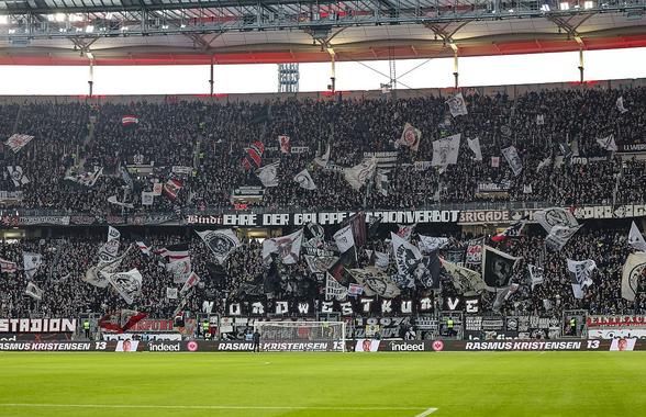 Accident grav în Bundesliga: a căzut de la tribuna superioară peste alți spectatori