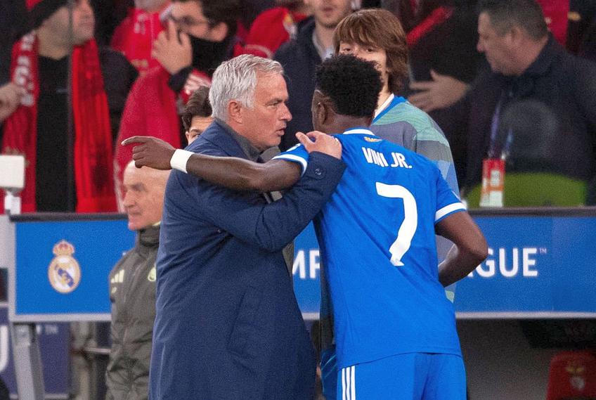 Mourinho, discutând aici cu Vinicius // foto: Imago Images