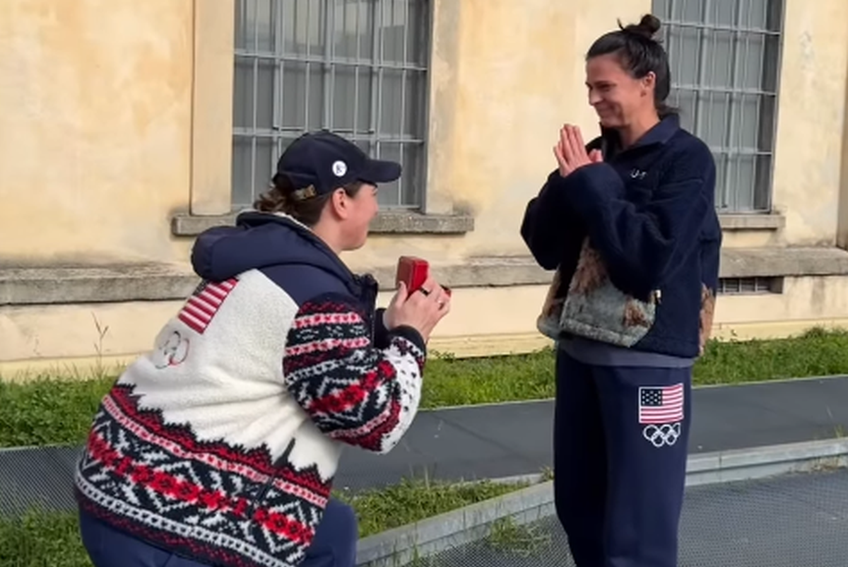 Brittany Bowe a fost cerută în căsătorie de iubita ei, Hilary Knight // FOTO: Instagram