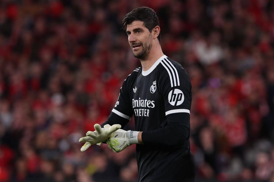 Thibaut Courtois a apărat fără greșeală cu Benfica în tricoul negru al lui Real Madrid / Foto: Imago Dincolo de tactică: Alvaro Arbeloa a apelat la superstiții la Lisabona, ca să nu mai plece învins de Mourinho