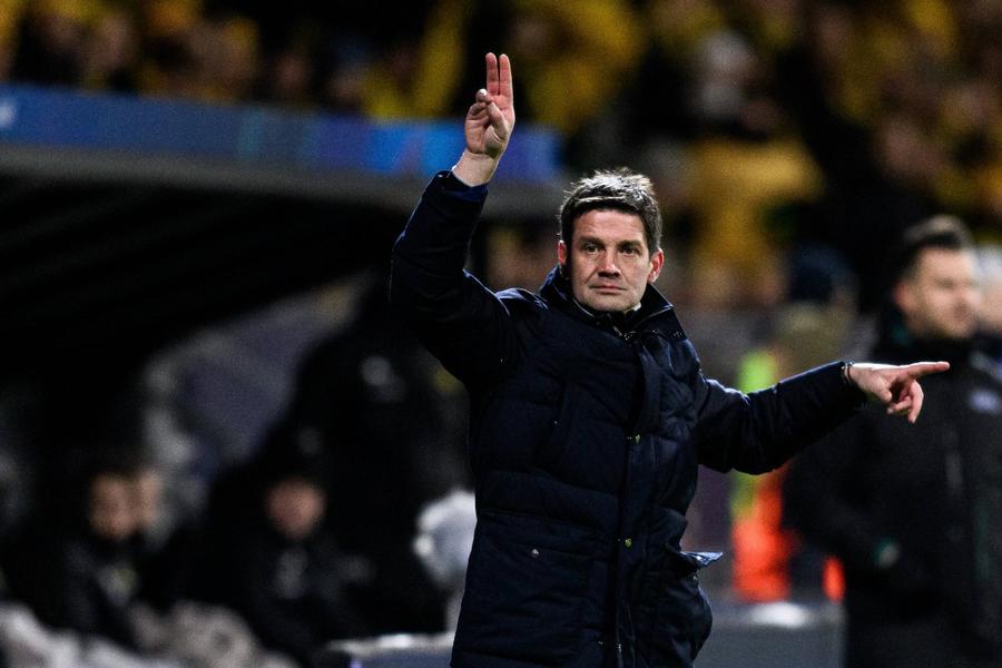 Cristian Chivu, la partida din tur // FOTO: Imago Images Un jurnalist norvegian „l-a activat pe Chivu” în conferință: „Oh, spui asta și râzi? Bravo ție!”