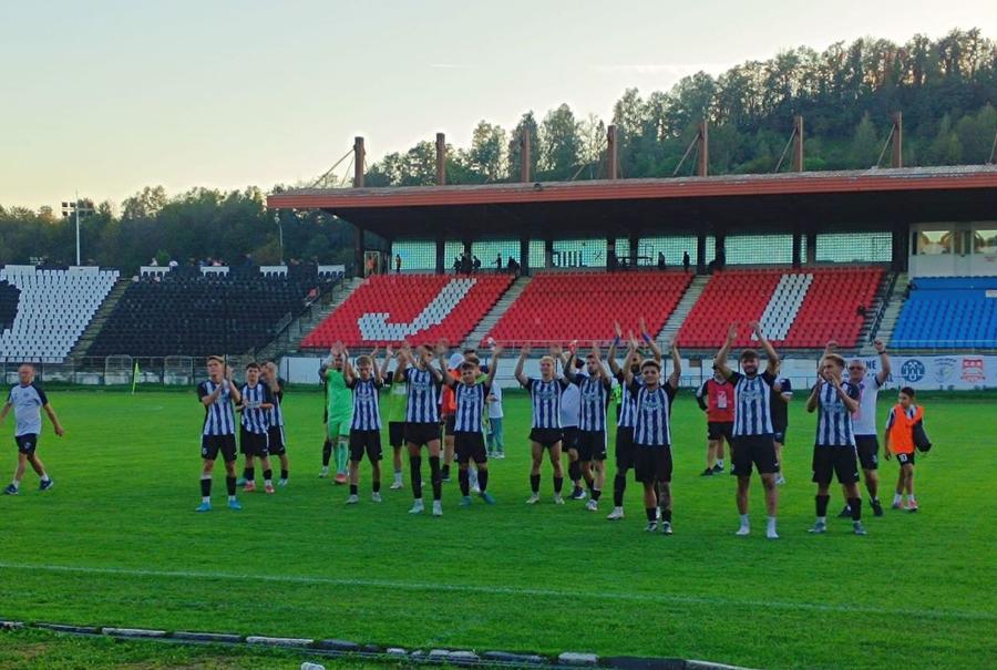 Cum arăta stadionul din Petroșani în 2025 Gata să revină în Superliga după 34 de ani: „Am semnat contractul, o spun în premieră”